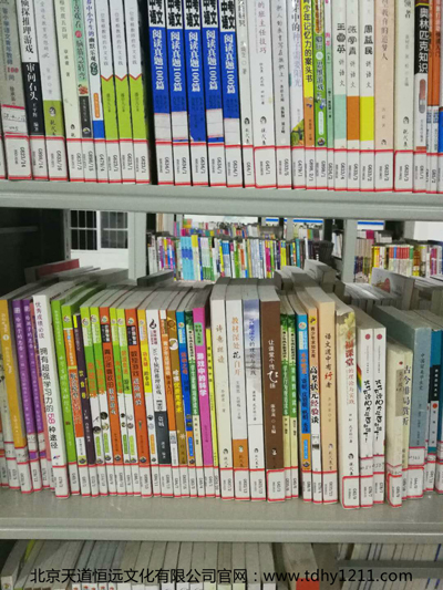 小學生在圖書市場